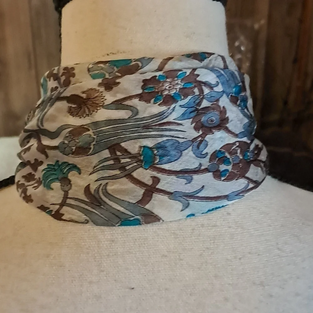 N/A elegant scarf